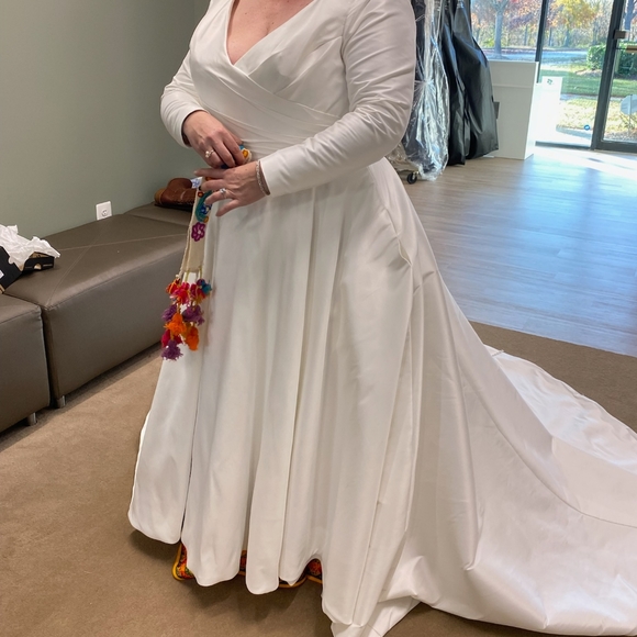 Wedding Dress- V neck long sleeve with button details size 28 - Picture 8 of 11